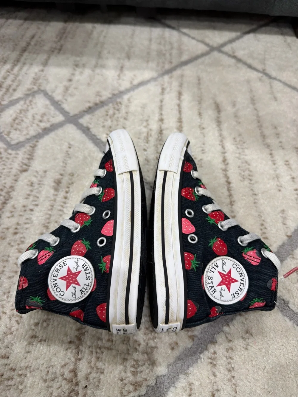 Converse Chuck Taylor Little Kids High Top Black Strawberries Size 12 A14928F